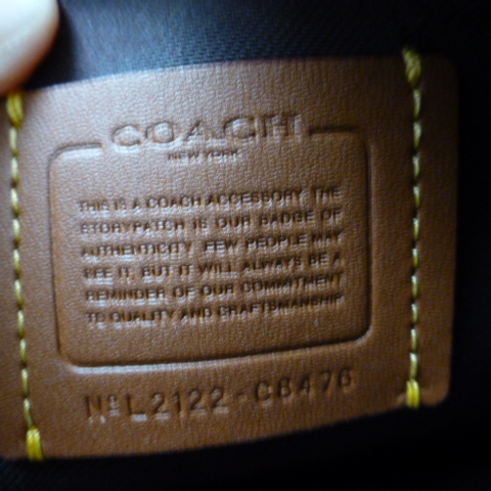 Coach C8476 - Picture 2 of 4